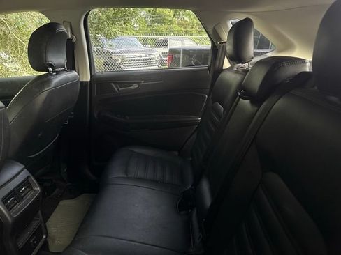 Used 2018 Ford Edge SE FWD image 14