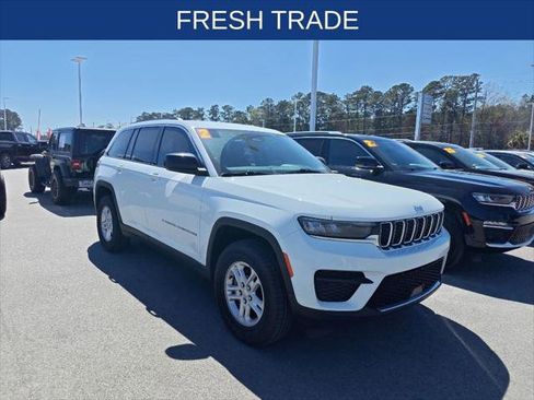 Certified 2023 Jeep Grand Cherokee Laredo image 1