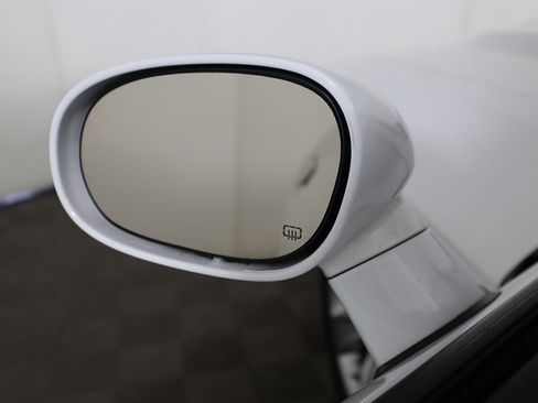 Used 2019 Dodge Challenger SXT image 23