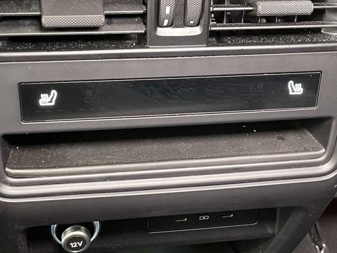 Certified 2025 Porsche Cayenne AWD/4WD image 25