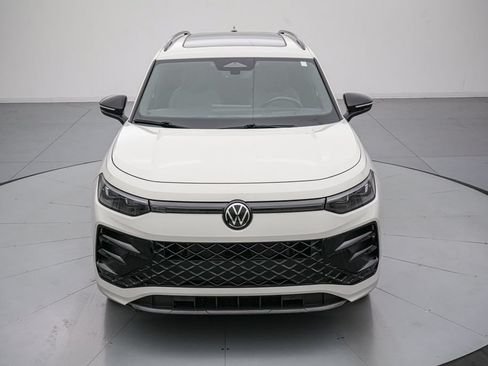 Used 2025 Volkswagen Tiguan SE R-Line AWD/4WD image 9