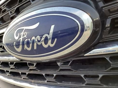 Used 2023 Ford Explorer XLT w/ Equipment Group 202A AWD/4WD image 3
