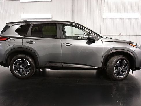 Used 2024 Nissan Rogue SV AWD/4WD image 8