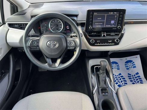 Used 2022 Toyota Corolla LE image 16