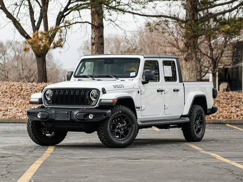 Used 2025 Jeep Gladiator Willys image 1