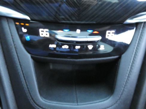 Used 2021 Cadillac XT6 Premium Luxury image 24