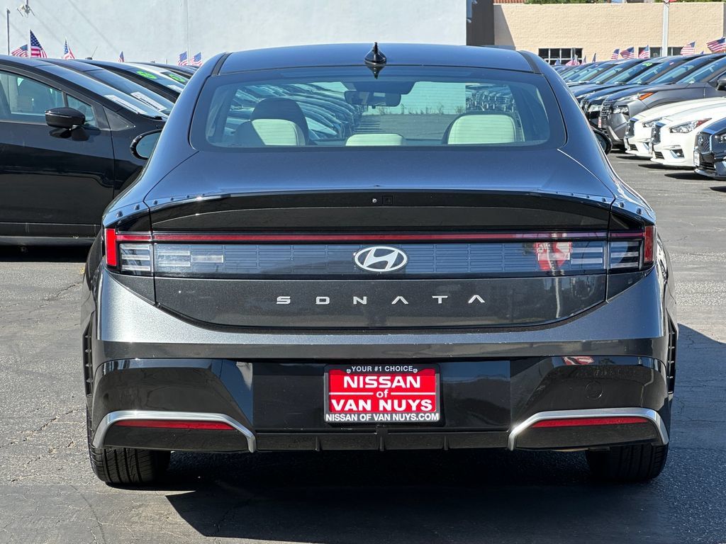 Used 2025 Hyundai Sonata SEL FWD image 4