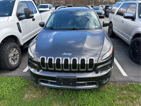 Used 2017 Jeep Cherokee Limited image 2