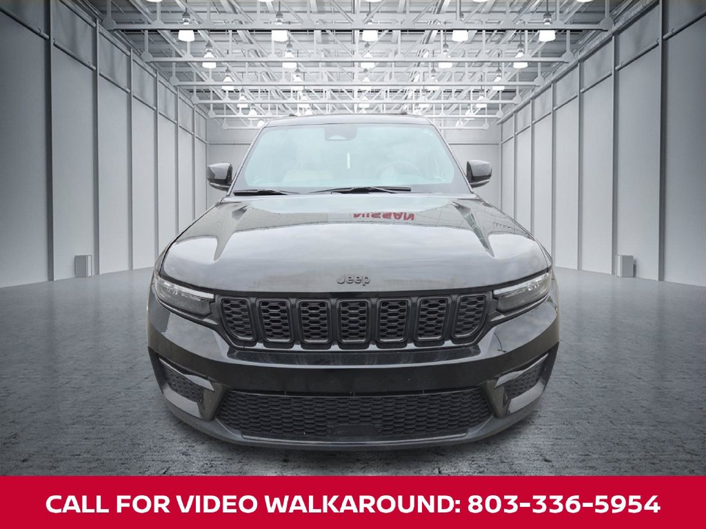 Used 2025 Jeep Grand Cherokee Limited w/ Black Appearance Package AWD/4WD image 3