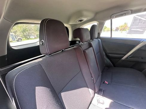 Used 2018 Toyota RAV4 XLE AWD/4WD image 9