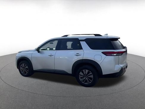 Used 2025 Nissan Pathfinder SV image 10