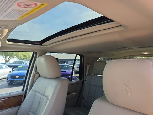 Used 2014 Lincoln Navigator Base image 22