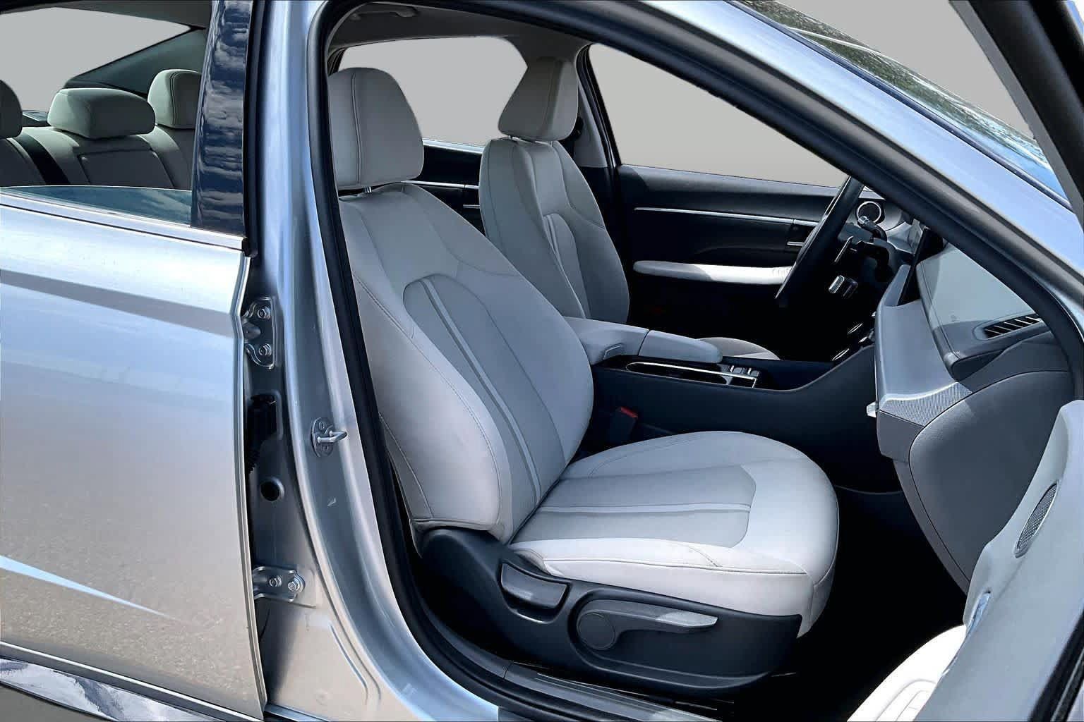 Used 2025 Hyundai Sonata SEL FWD image 9