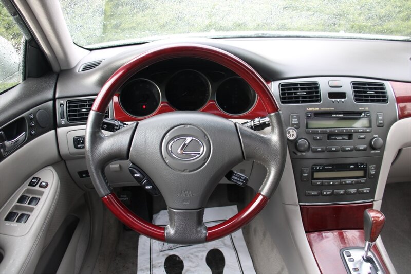 Used 2003 Lexus ES 330 w/ Premium Pkg FWD image 18