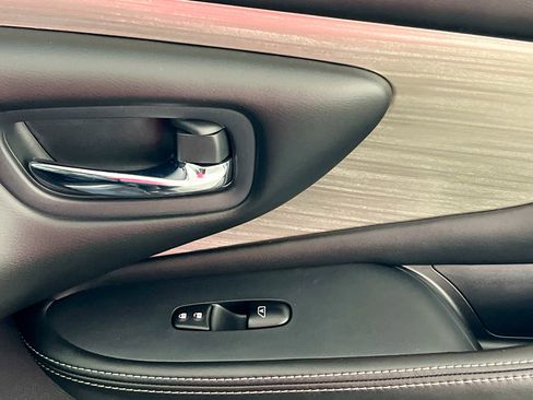 Used 2018 Nissan Murano SV w/ Premium Package image 32