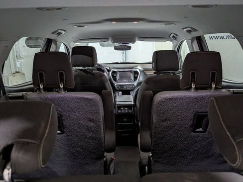 Used 2018 GMC Acadia SLE image 28