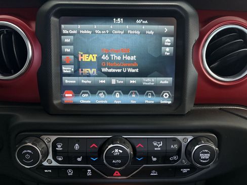 Used 2023 Jeep Gladiator Rubicon w/ LED Lighting Group image 11