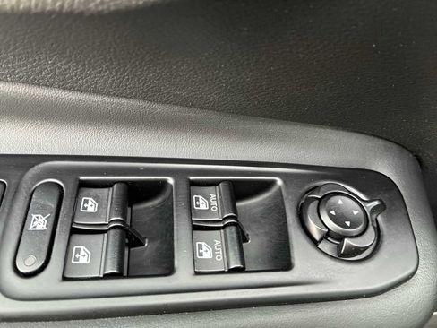 Used 2023 Jeep Renegade Latitude w/ Premium Group AWD/4WD image 15