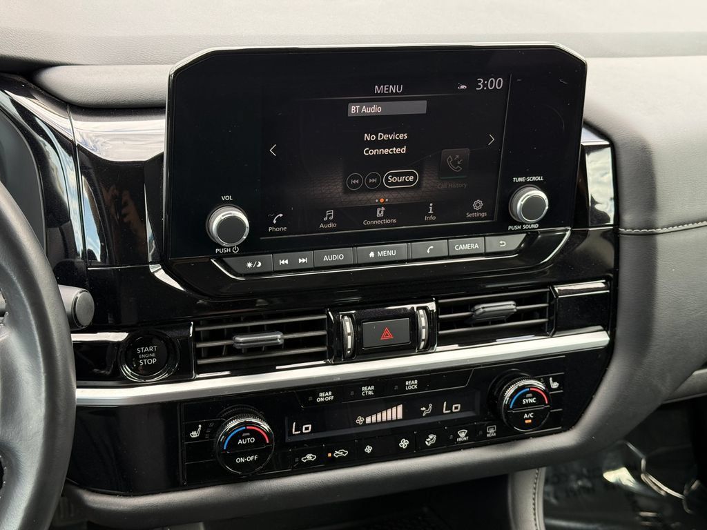 Used 2025 Nissan Pathfinder SV FWD image 30