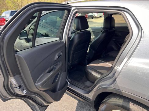 Used 2019 Chevrolet Trax LT w/ LT Convenience Package AWD/4WD image 21