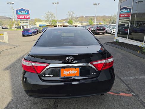 Used 2017 Toyota Camry LE image 6