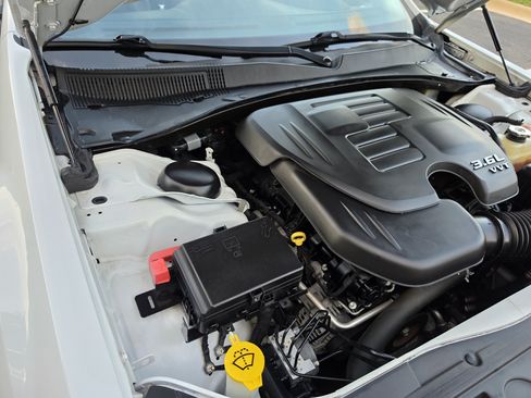 Used 2017 Chrysler 300 Limited RWD image 37
