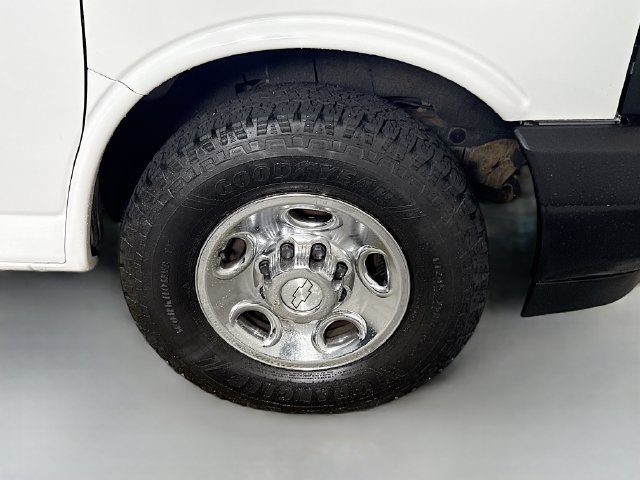 Used 2017 Chevrolet Express 2500 RWD image 25