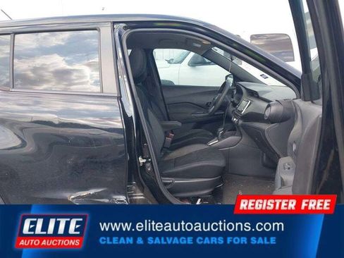 Used 2020 Nissan Kicks S FWD image 10