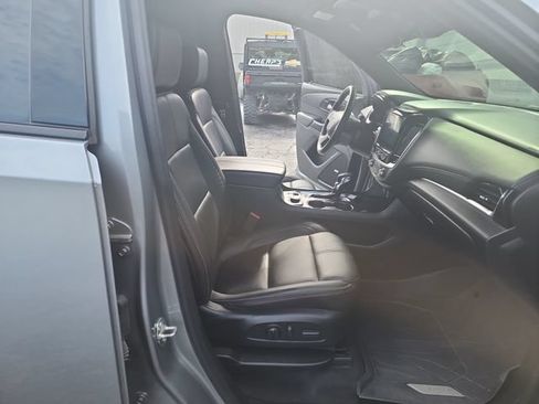 Used 2023 Chevrolet Traverse RS AWD/4WD image 32