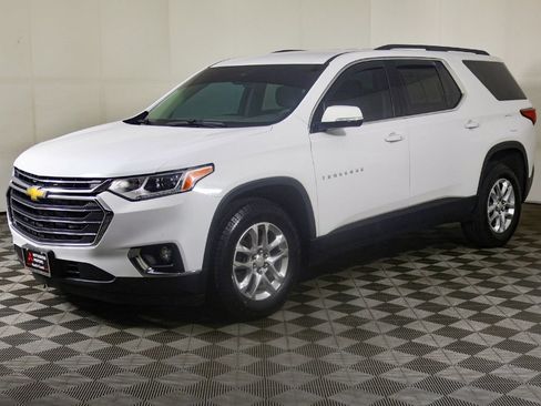 Used 2020 Chevrolet Traverse LT w/ Driver Confidence II Package AWD/4WD image 9