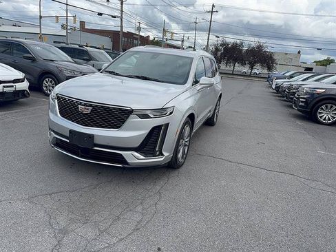 Used 2020 Cadillac XT6 Premium Luxury AWD/4WD image 2