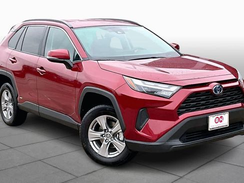 Used 2022 Toyota RAV4 XLE image 2