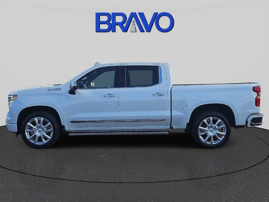 Used 2022 Chevrolet Silverado 1500 High Country w/ High Country Premium Package AWD/4WD image 2