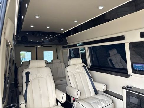Used 2024 Mercedes-Benz Sprinter 3500 image 44