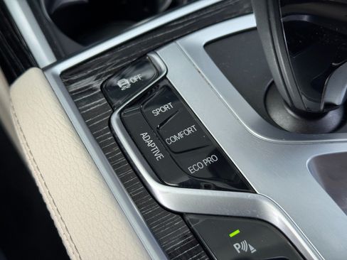 Used 2021 BMW 740i w/ M Sport Package RWD image 34