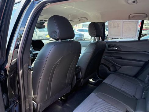 Used 2025 Chevrolet Trax LT FWD image 11