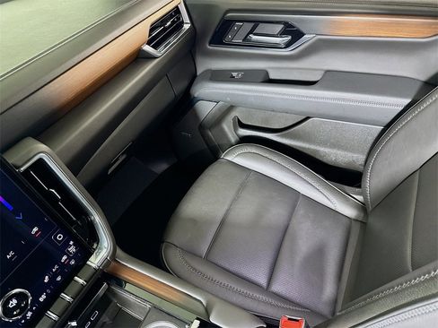Certified 2025 GMC Yukon Denali image 22
