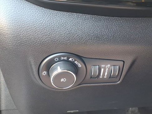 Used 2023 Jeep Compass Latitude w/ Sun and Sound Group AWD/4WD image 19
