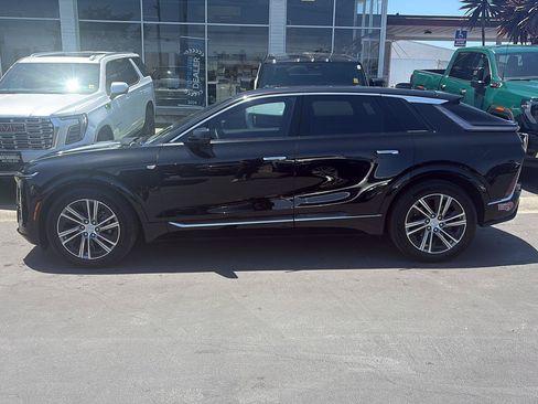 Used 2024 Cadillac Lyriq Luxury w/ LPO, Floor Liner Package RWD image 2
