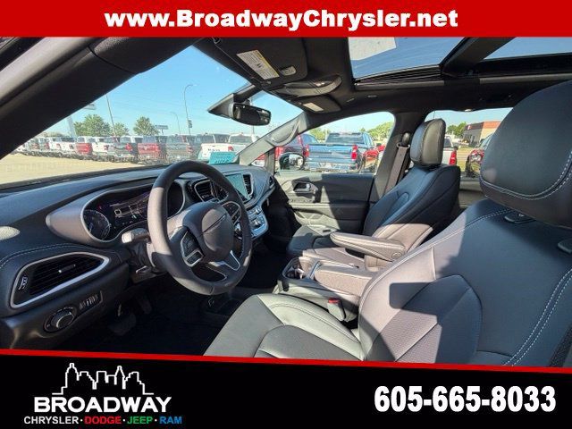 New 2027 Chrysler Pacifica Select FWD image 16
