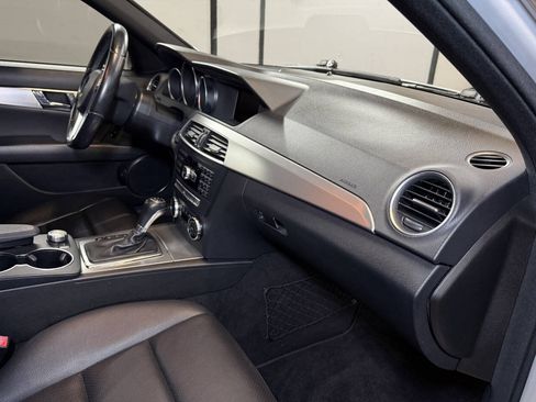 Used 2013 Mercedes-Benz C 250 Sedan image 7
