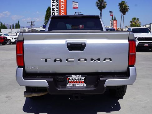 Certified 2025 Toyota Tacoma SR5 AWD/4WD image 6