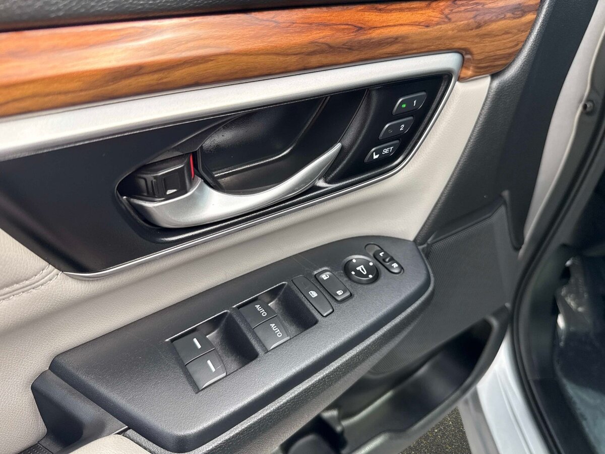 Used 2021 Honda CR-V Touring image 17