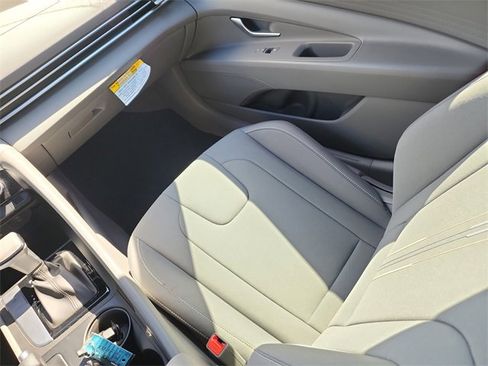 New 2024 Hyundai Elantra SEL image 13