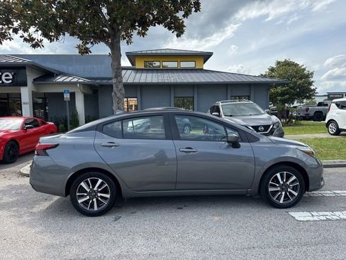 Used 2025 Nissan Versa SV FWD image 5