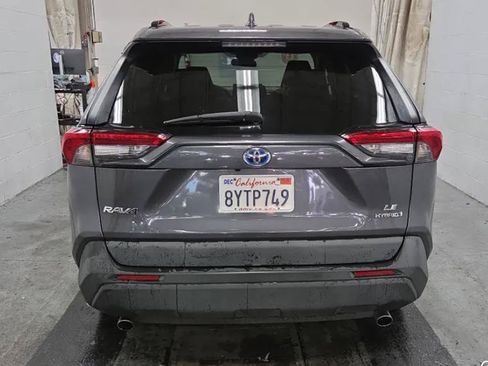 Used 2021 Toyota RAV4 LE AWD/4WD image 5