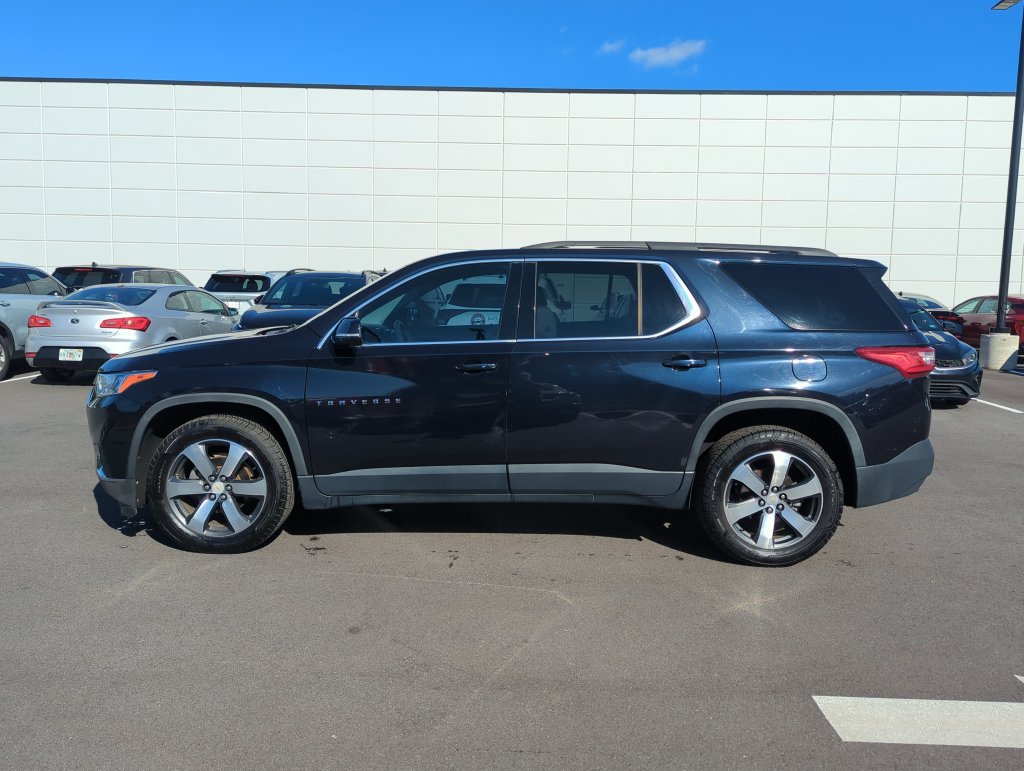 Used 2020 Chevrolet Traverse LT w/ LT Premium Package FWD image 4