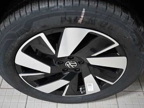 New 2026 Volkswagen Atlas Cross Sport SEL image 18