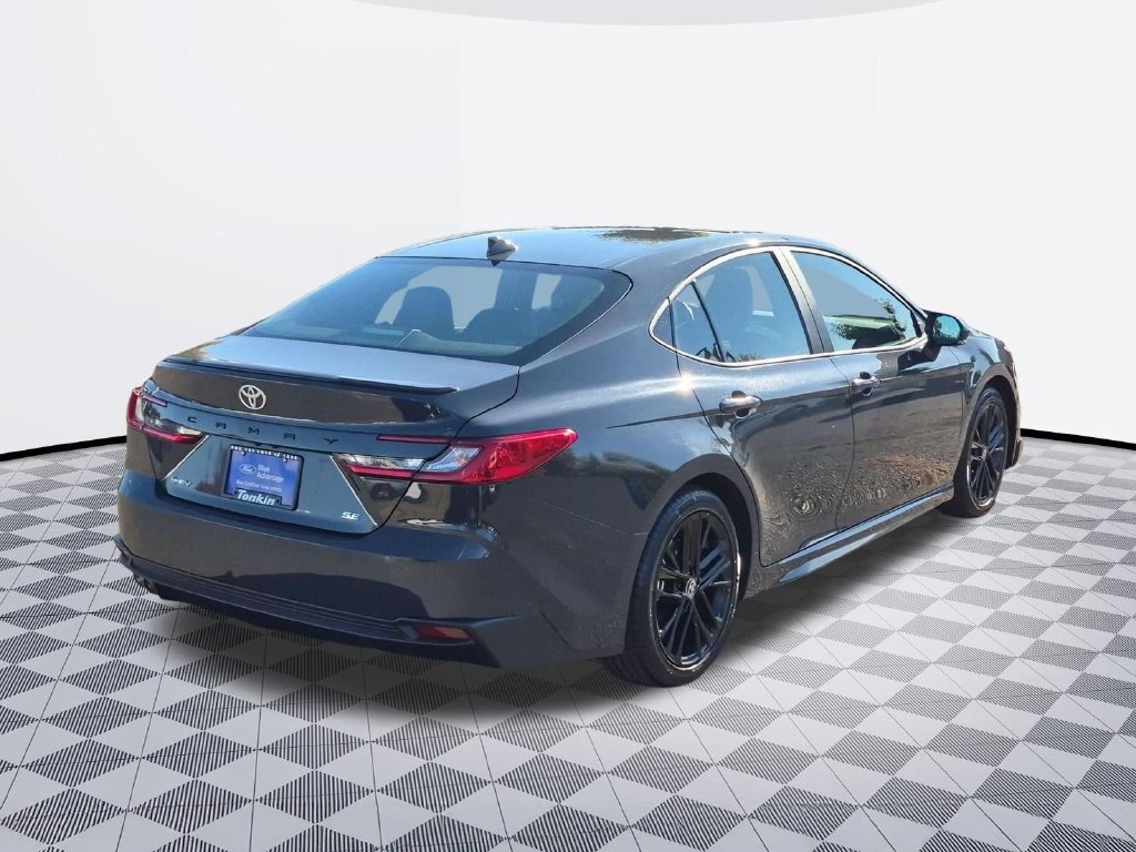 Used 2025 Toyota Camry SE FWD image 6