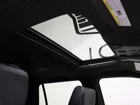 Used 2015 Cadillac Escalade Platinum image 16